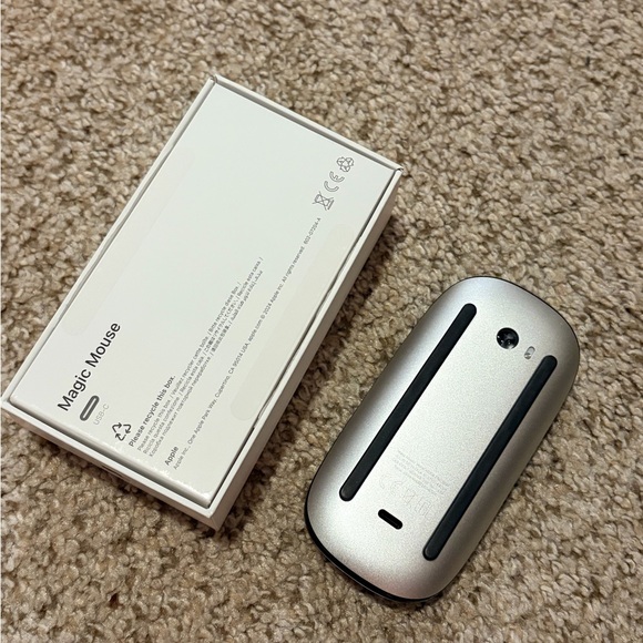 Apple USB-C 2026 Black Wireless Multi-Touch Rechargeable Bluetooth Magic Mouse - Picture 6 of 6